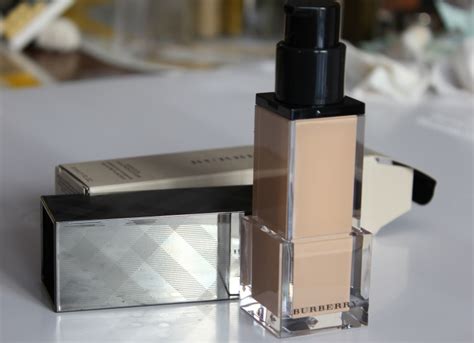 Burberry Sheer Luminous Liquid Foundation 